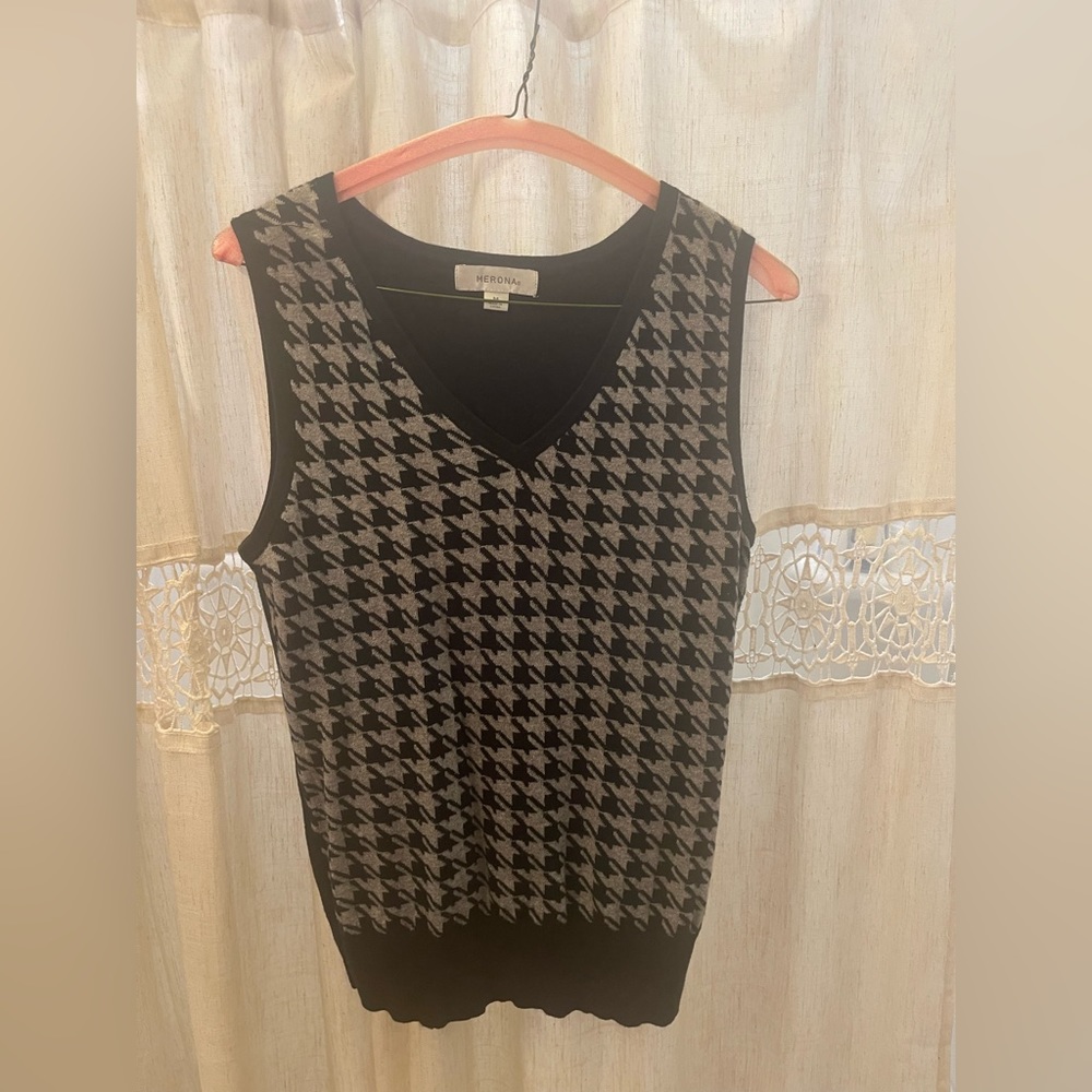Merona checkered sweater vest size medium
